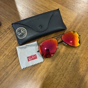 Red mirrored polarized aviators